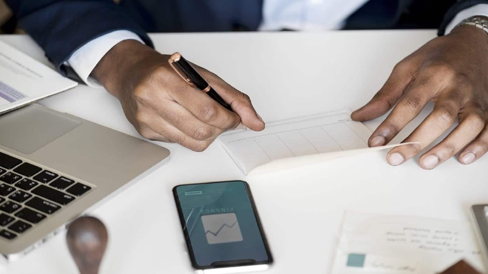 A vehicle property damage lawyer evaluating a car accident claim settlement